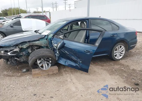 2019 Volkswagen Passat 2.0T Wolfsburg Edition z USA, uszkodzony, nr VIN 1VWLA7A36KC012468